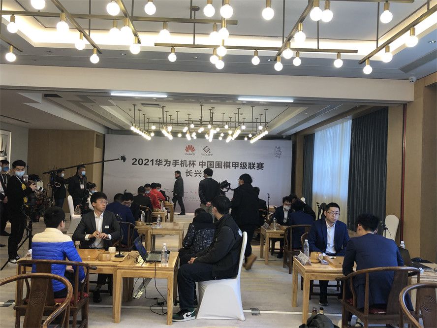 【比赛焦点瞬间】第8分钟，罗伊斯禁区左肋左脚低射远角，皮球擦柱而出。